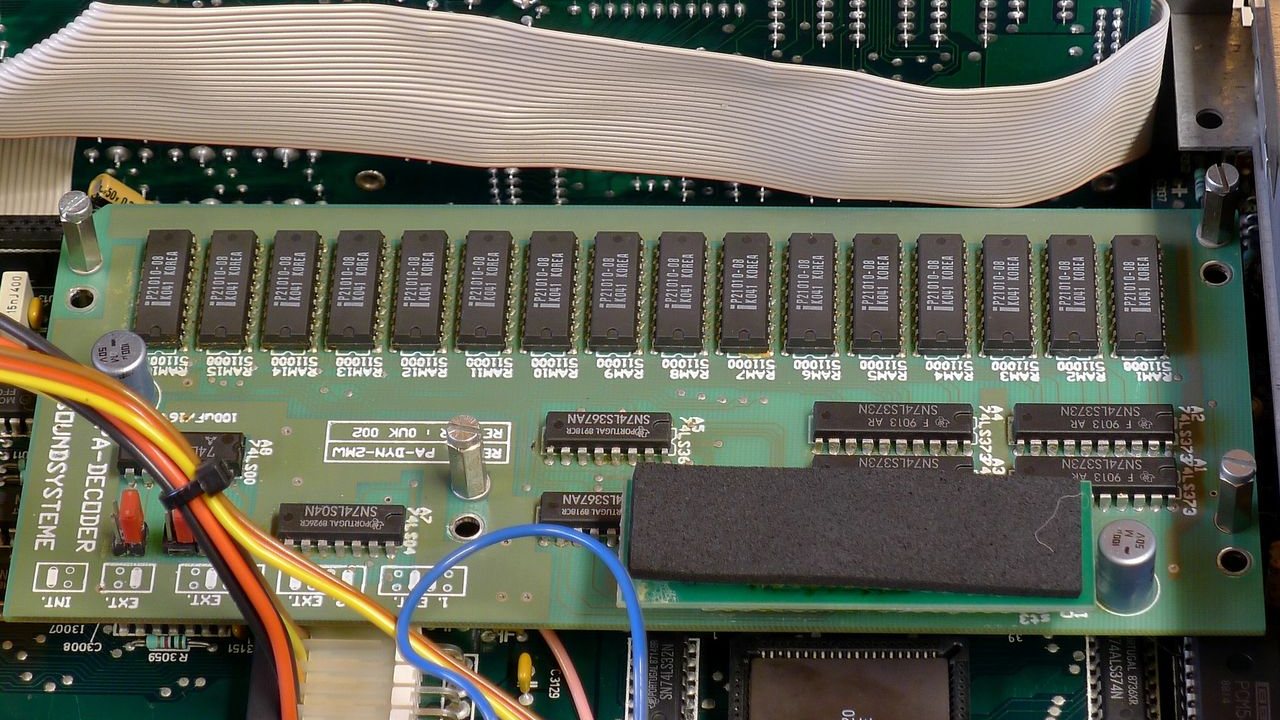 SK HynixがHBM4Eを前倒しし、AIメモリ供給を再編する