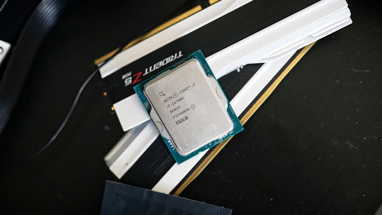 AI Memory Boom Revives Intel Raptor Lake as DDR5 Prices Soar