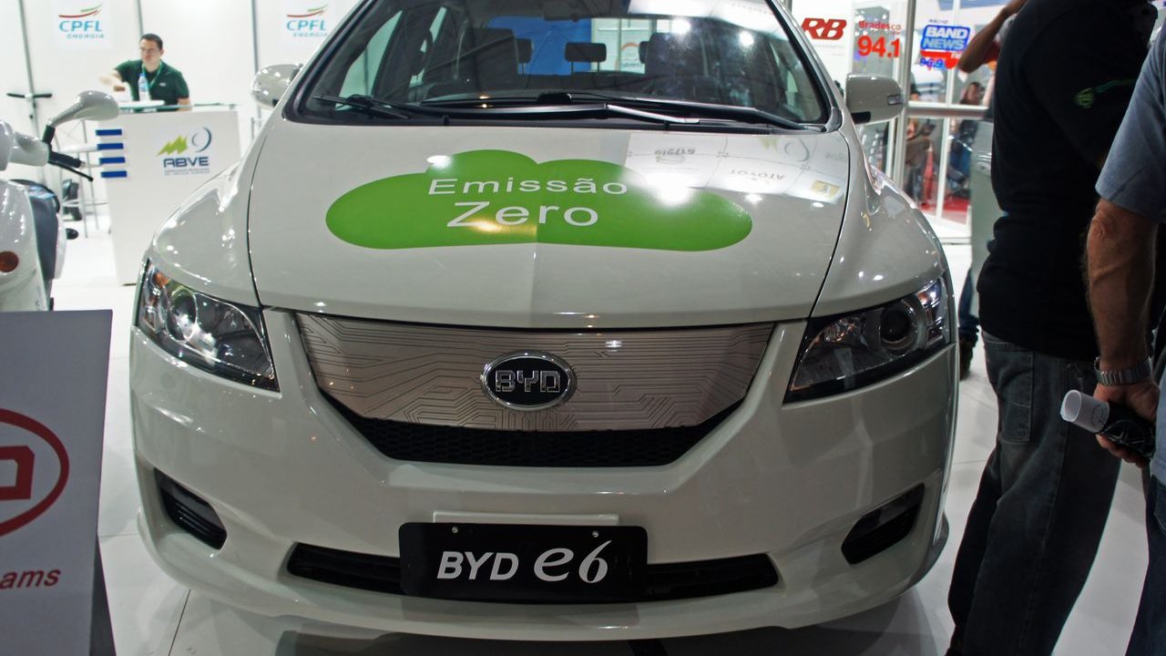 BYDの230Wh/kg LFPセルがEV電池地図を描き直す
