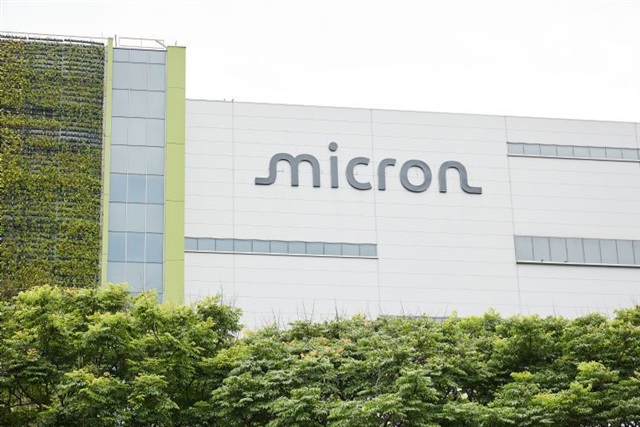 Micron's Record Pay Package Signals a Memory Talent War